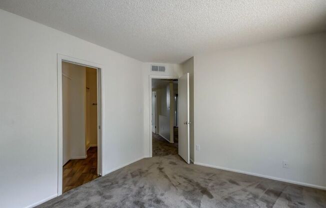 2 beds, 2 baths, 984 sqft, $1,700, Unit 233