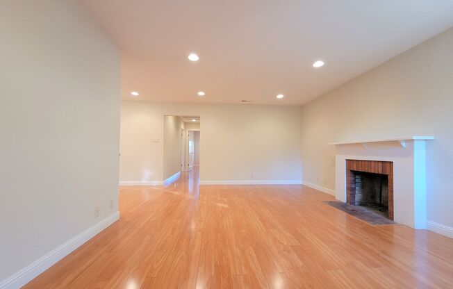Updated Home in Palo Alto Available with Air Conditioning