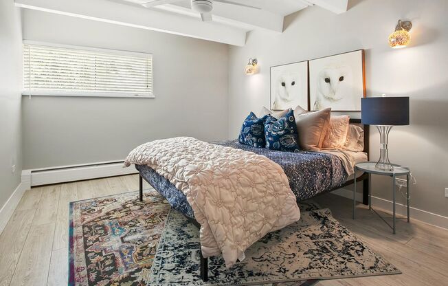 White Swan Apartments – Capitol Hill / Congress Park