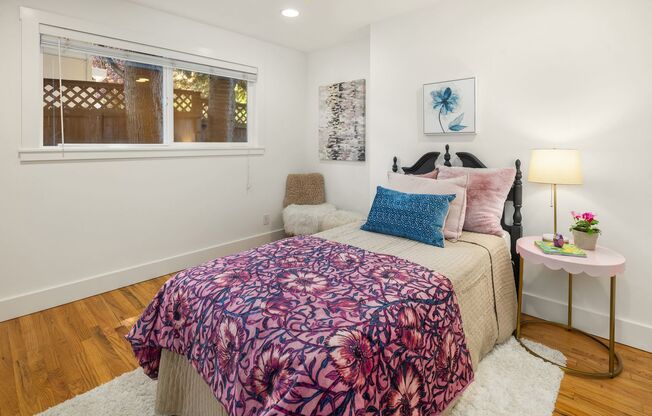4 beds, 2.5 baths, $6,300