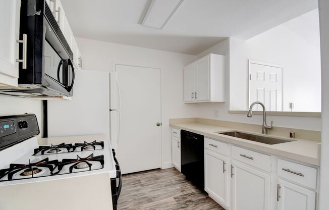 1 bed, 1 bath, 700 sqft, $1,350, Unit 222