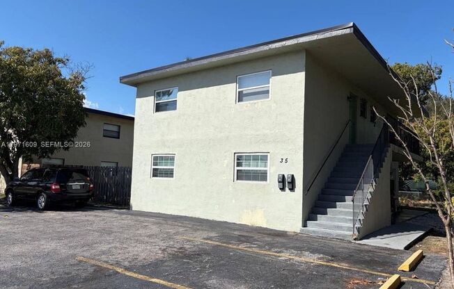 35 NE 13TH ST # 1-2 FORT LAUDERDALE, FL 33304