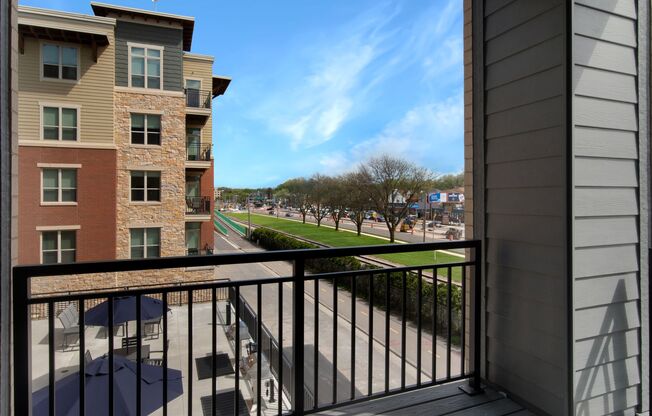 3 beds, 2 baths, 1,277 sqft, $3,200, Unit 215