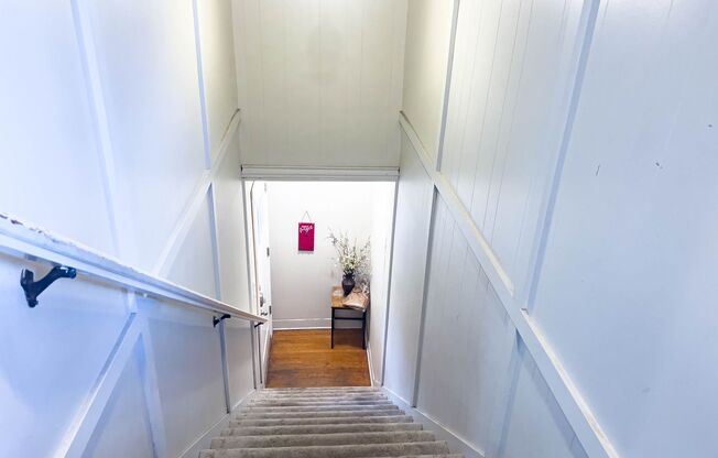 3 beds, 1 bath, 1,261 sqft, $2,300, Unit B
