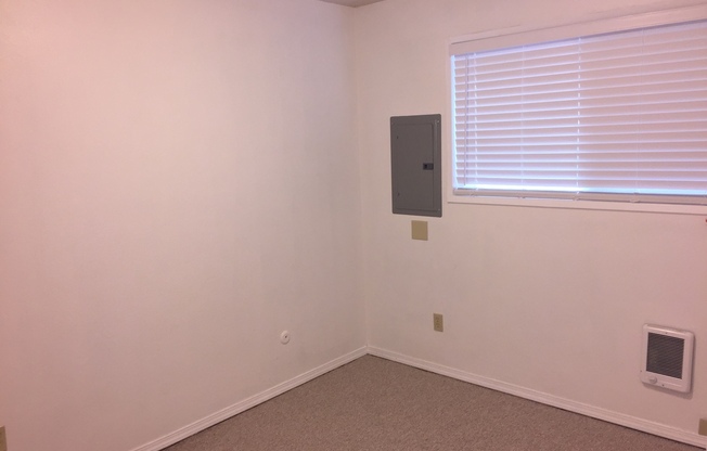 2 beds, 1 bath, 900 sqft, $1,595