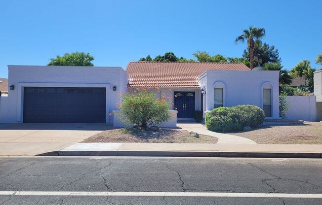 Nice Three Bedroom Home in Mesa With a Pool