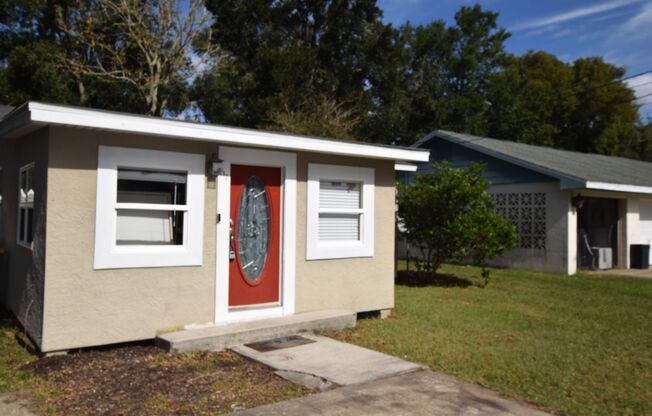 Charming 3 bedroom, 1 Baths Single Family Home for rent located at 317 E Barnes Ave. Eustis, FL 32726