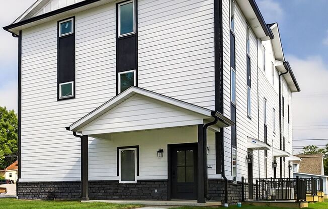 ***August 2025*** Brand New Luxury Build! 4 Bed, 4 Bath Townhome!