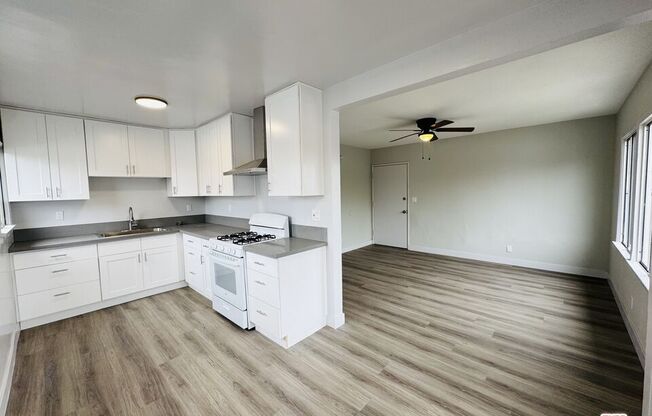 810 W 62 ST