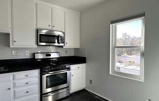 1 bed, 1 bath, 500 sqft, $2,500, Unit B