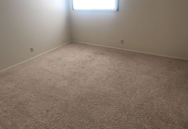 1 bed, 1 bath, 850 sqft, $950, Unit 2-221