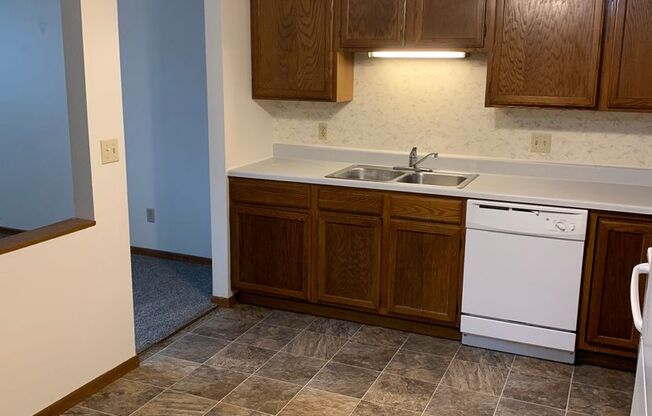 1 bed, 1 bath, 702 sqft, $690