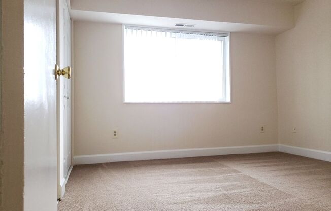 3 beds, 2 baths, 1,300 sqft, $2,368, Unit 3351 #104