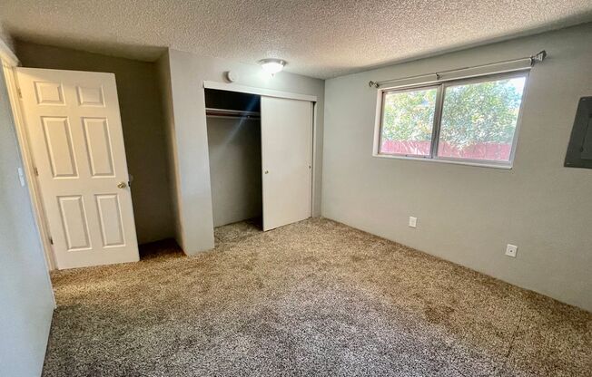 2 beds, 1 bath, $1,000, Unit Unit B