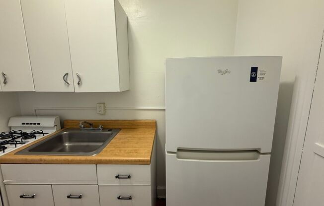Studio, 1 bath, 308 sqft, $1,175, Unit Bayard Manor 301