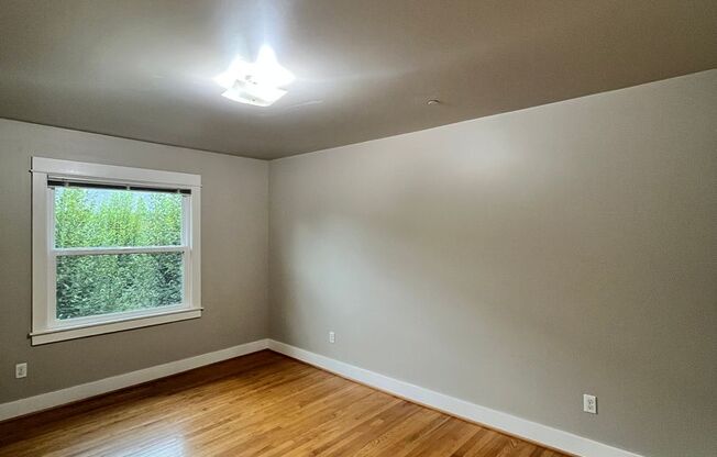 2 beds, 1 bath, $1,895