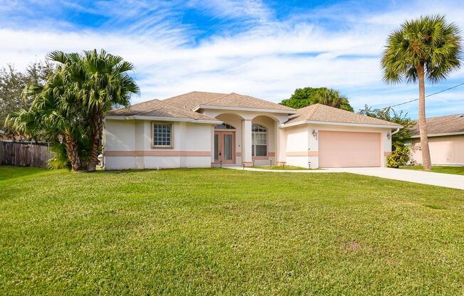 Gorgeous 3 bedroom, 2 bathroom Pool Home