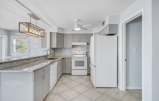 3/2 Just Steps to the Intercoastal with Boat Ramp and Dock