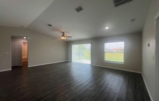 3 bedroom/ 2 bath in Gator CIrcle