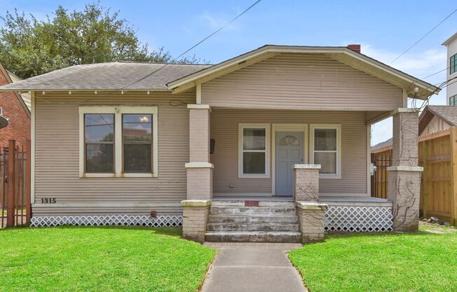 Adorable Montrose Bungaloq