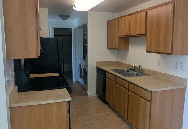 2 beds, 1 bath, $1,900, Unit # #A 201