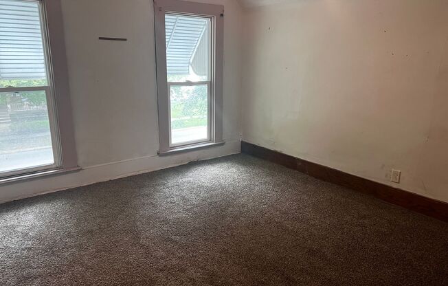 3 Bedroom 2 bath on the Southside with a Bonus Room