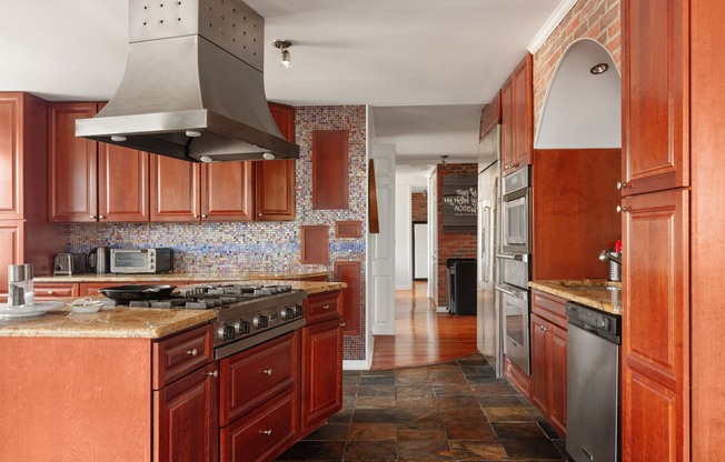 400 E 54 ST