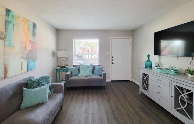 2 beds, 1 bath, 720 sqft, $1,219