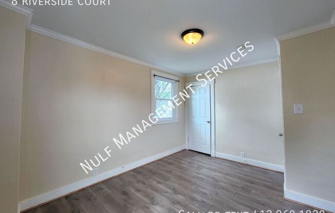8 RIVERSIDE CT