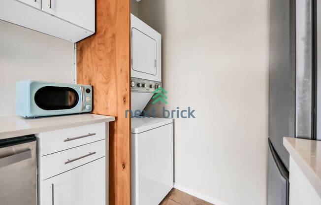 Charming 2 Beds and 1 Bath Condo Available for Rent!