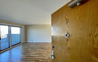 1 bed, 1 bath, 693 sqft, $2,595, Unit 09