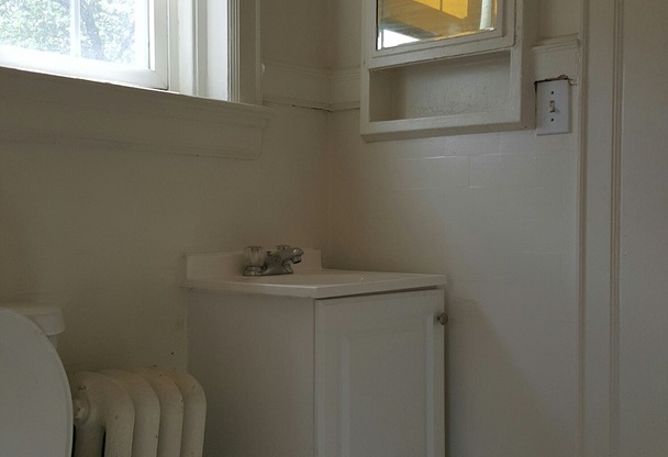 1 bed, 1 bath, 600 sqft, $1,525, Unit AX3
