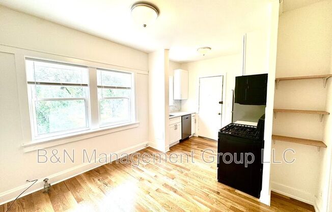 1065 W DAKIN