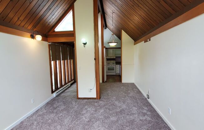 Cozy 2 Bed : 1Bath House Close to Schools