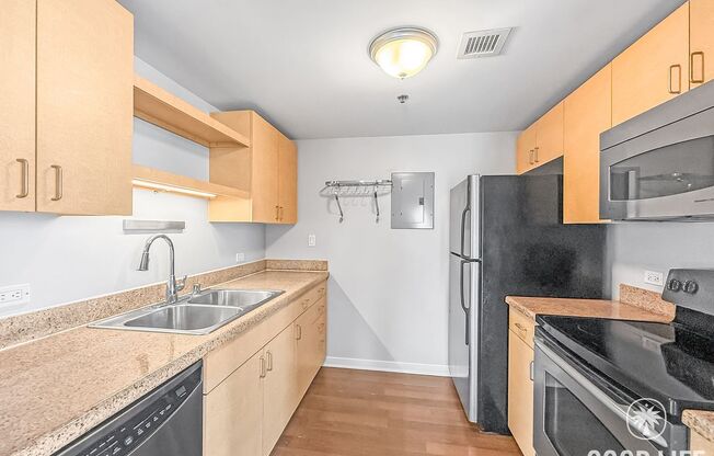 Spacious 2B/2BA Acqua Vista Condo w/ A/C & Washer/Dryer!