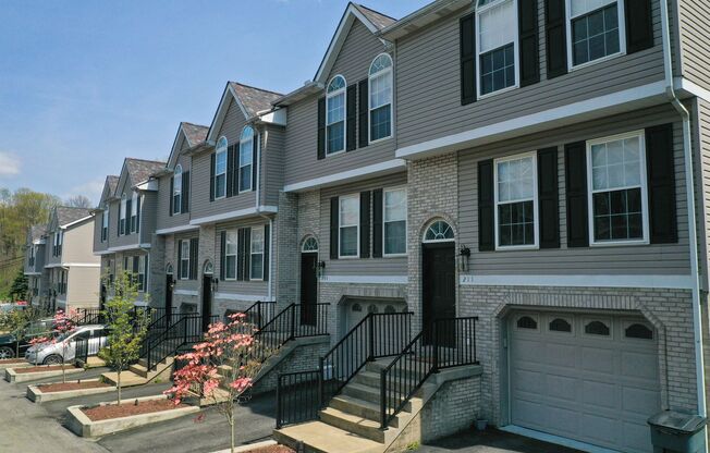 2 Bedroom / 1.5 Bath Townhouse for Rent in Monaca, PA!