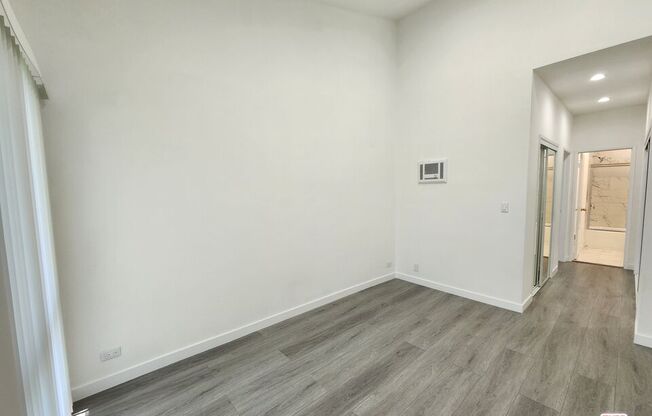 2 beds, 1 bath, 836 sqft, $3,700, Unit 555