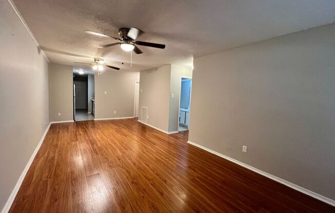 Duplex in Southwest Houston with Spacious Living and Modern Appliances