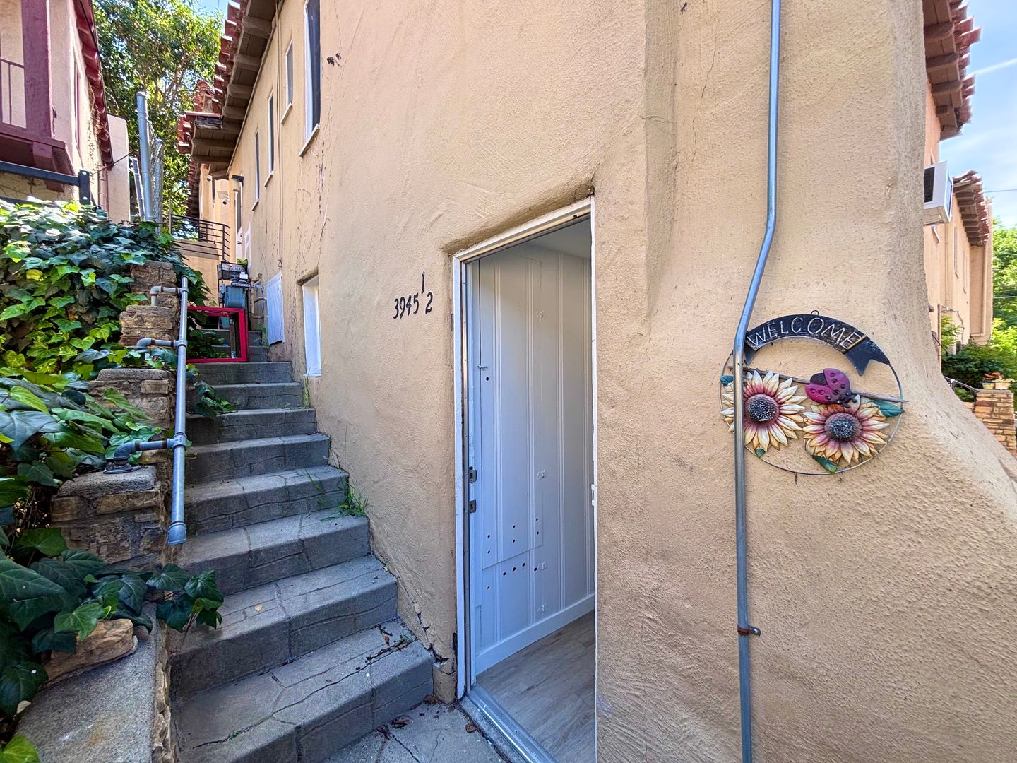 3945 1/2 Lowell Ave