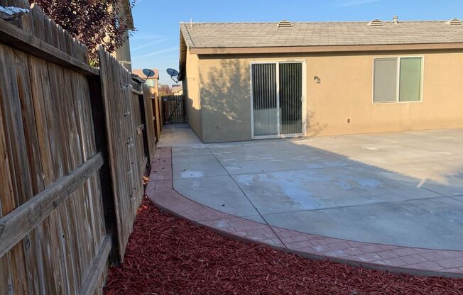 4 beds, 2 baths, $2,500