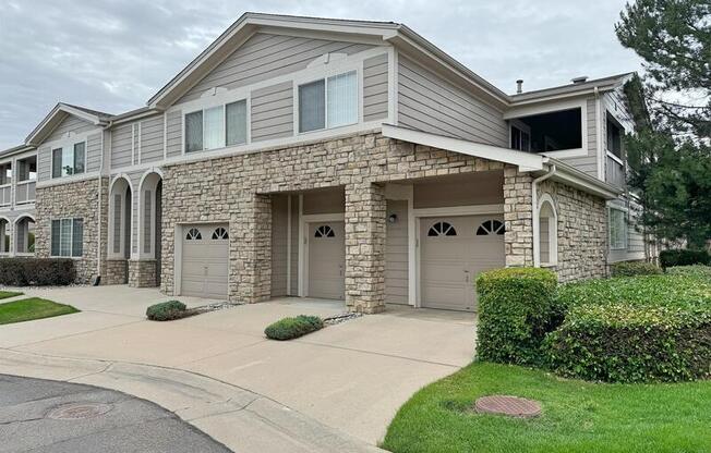 4271 S BLACKHAWK CIR