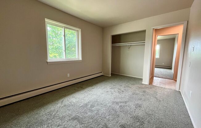 3 beds, 2 baths, $1,695, Unit 224