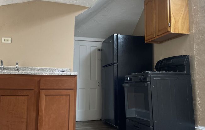 2 beds, 1 bath, $735