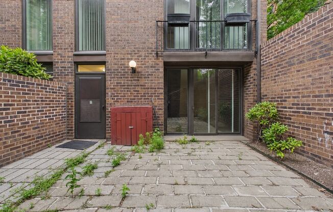 Spacious Three Bedroom Townhome in Society Hill!
