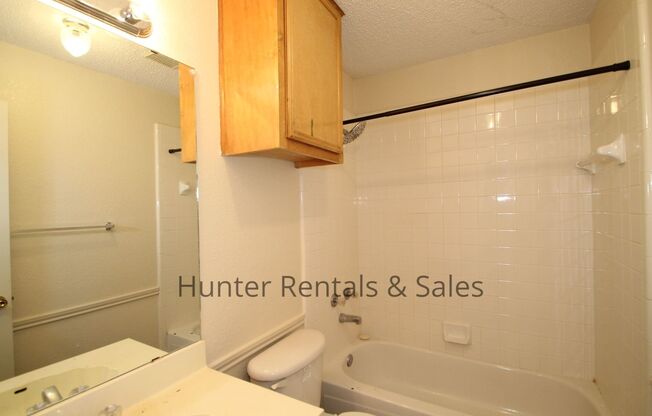 3 beds, 2 baths, $1,275