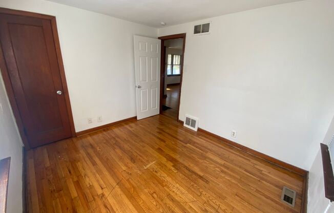 2 beds, 1 bath, $1,050