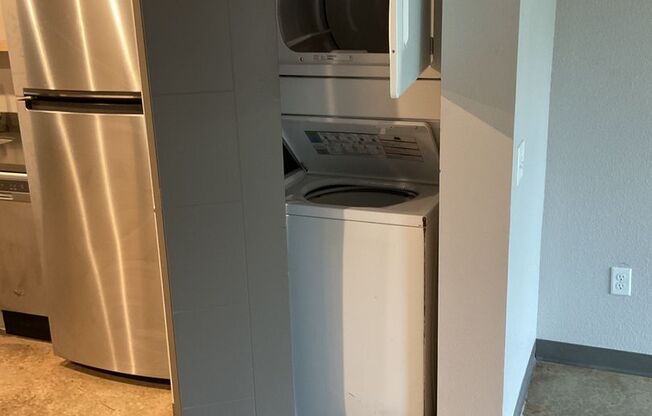 Studio, 1 bath, 735 sqft, $1,375, Unit 117