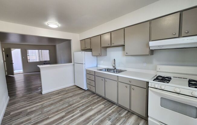 2 beds, 1 bath, 720 sqft, $1,245, Unit 13