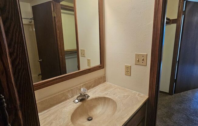 2 beds, 2 baths, 1,034 sqft, $1,299, Unit 1401 018