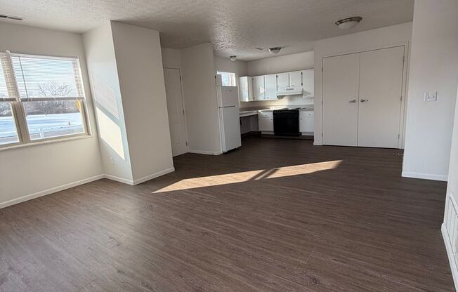 2 beds, 1 bath, 796 sqft, $1,005, Unit 804